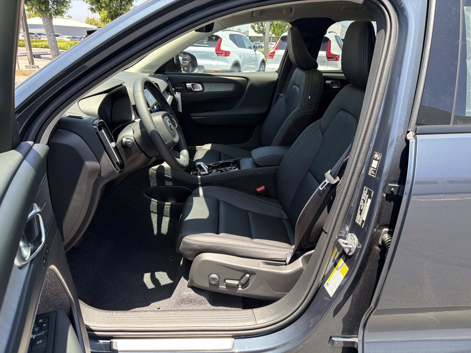 New 2026 Volvo XC40 B5 Ultra w/ Climate Package AWD/4WD image 13