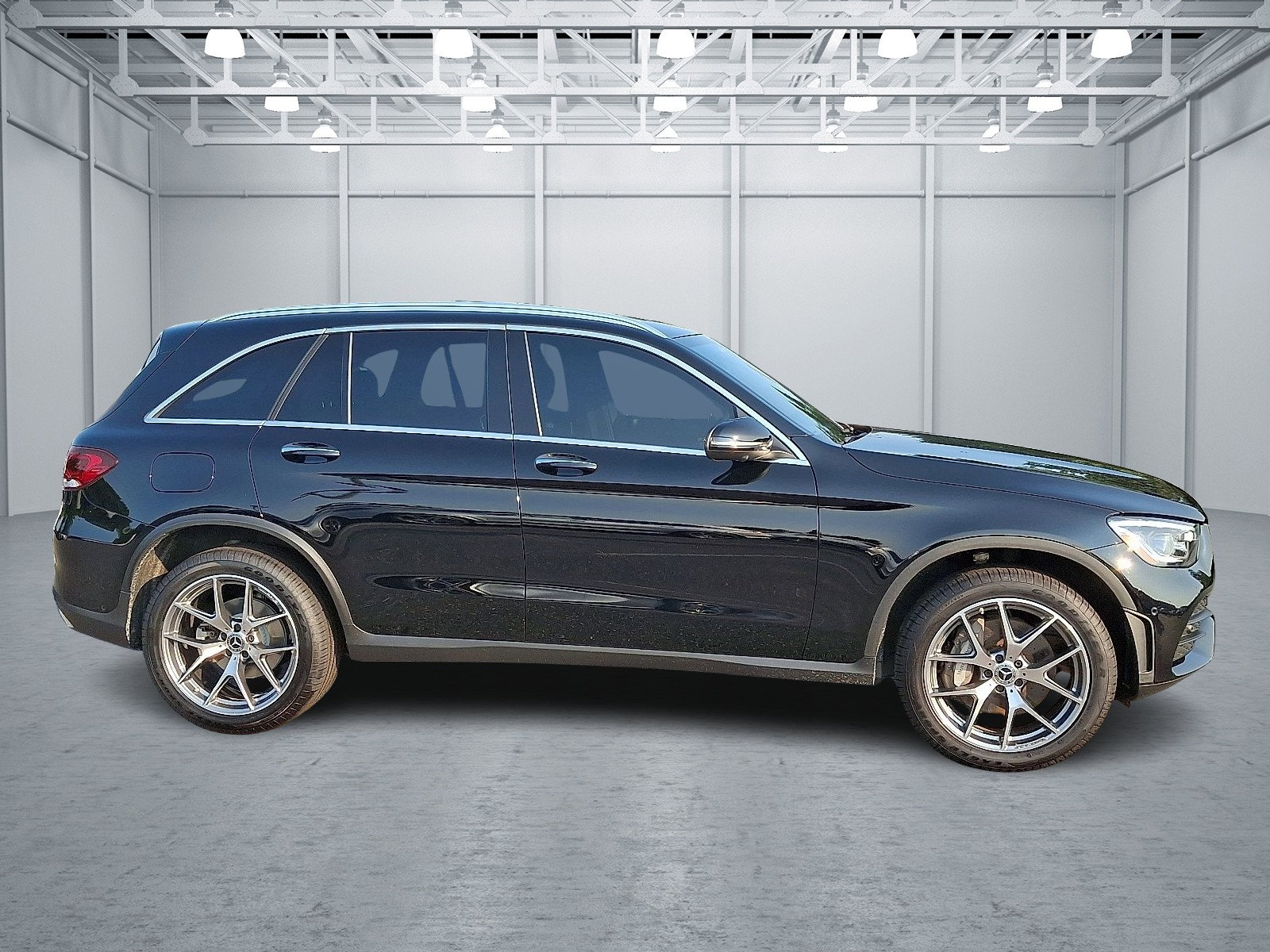 Used 2022 Mercedes-Benz GLC 300 4MATIC SUV image 7