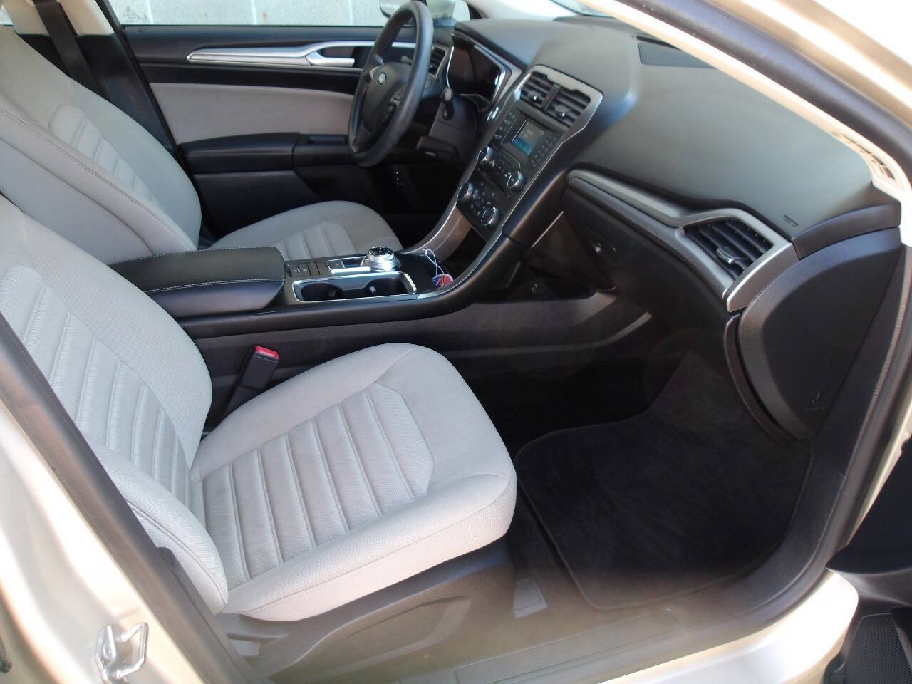 Used 2018 Ford Fusion S FWD image 23