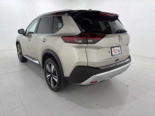 Used 2022 Nissan Rogue Platinum w/ Head-Up Display Package AWD/4WD image 3