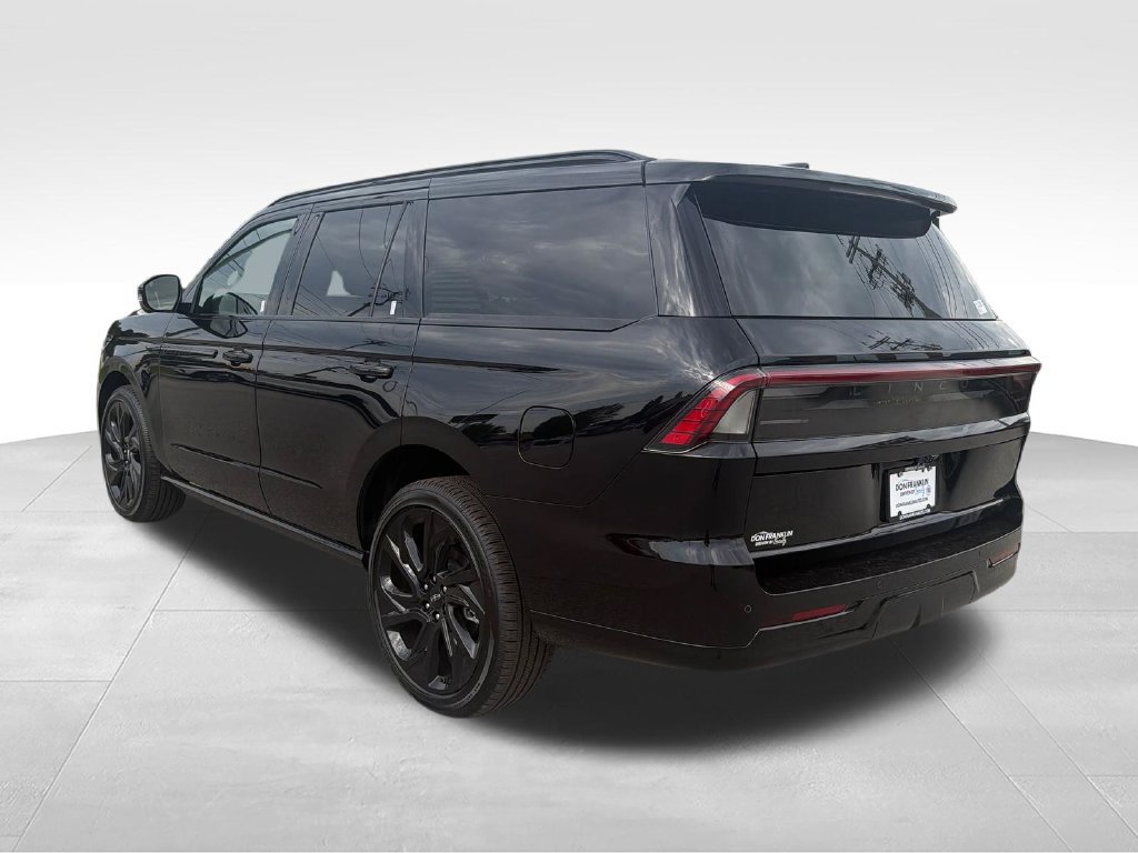 New 2027 Lincoln Navigator Reserve w/ Jet Appearance Package AWD/4WD image 3