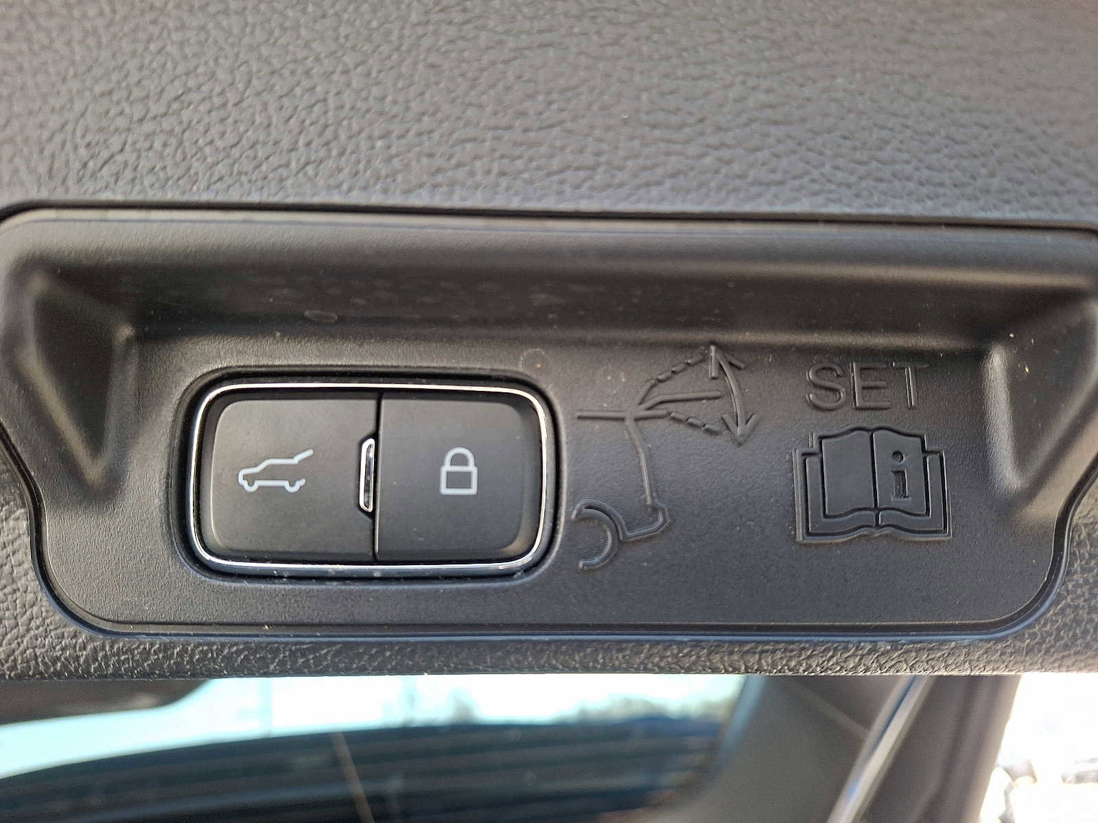 Used 2022 Ford Explorer XLT w/ Equipment Group 202A image 31