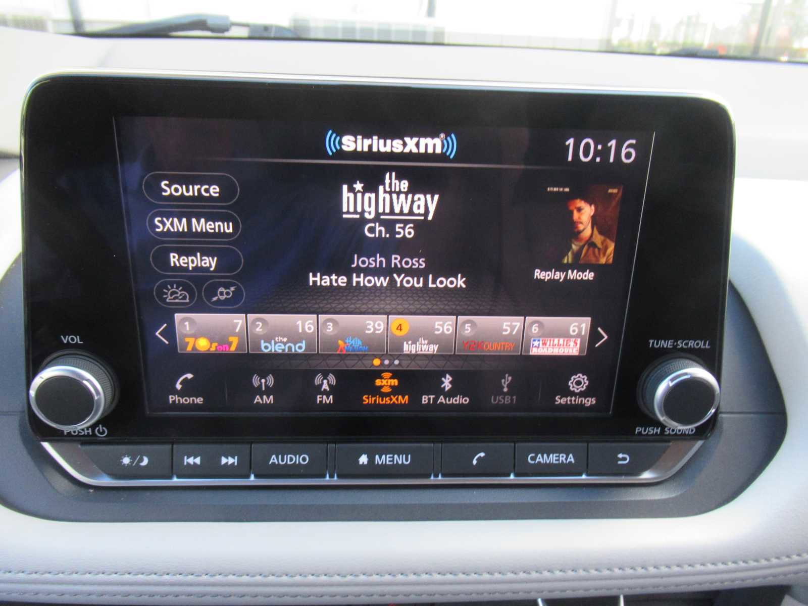 Used 2024 Nissan Rogue SV image 33