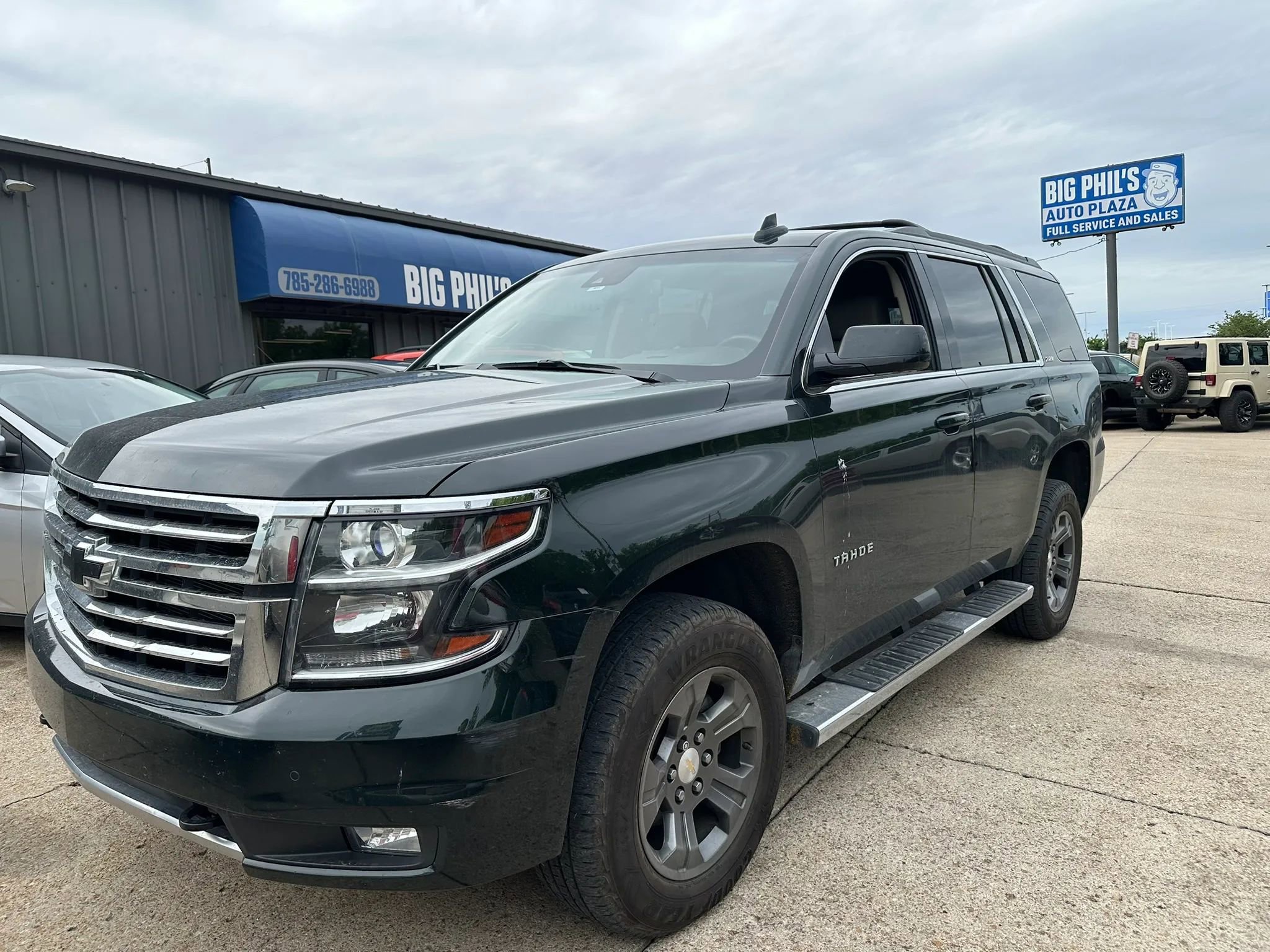 Used 2016 Chevrolet Tahoe LT w/ Luxury Package AWD/4WD image 3