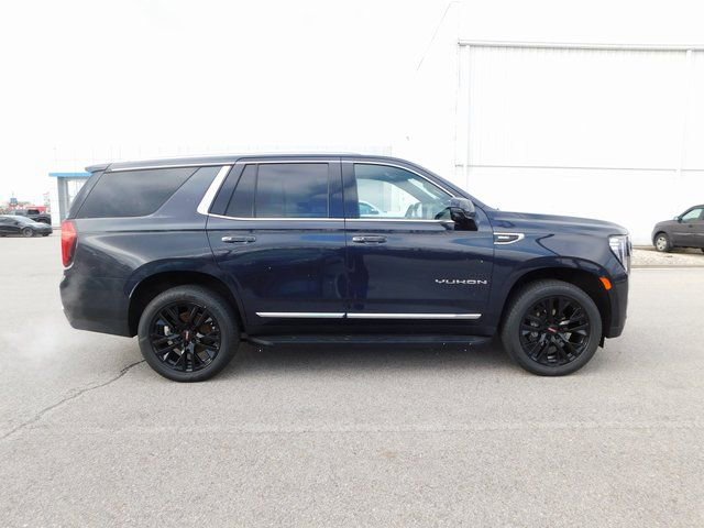 Used 2023 GMC Yukon SLT w/ SLT Luxury Package image 2