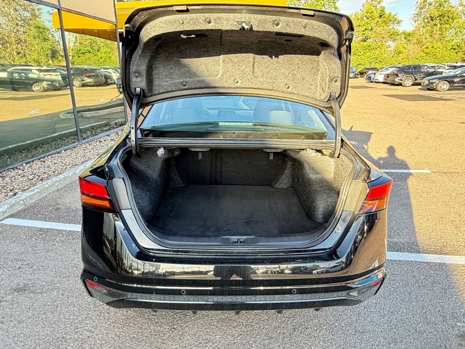 Used 2025 Nissan Altima 2.5 SV FWD image 29