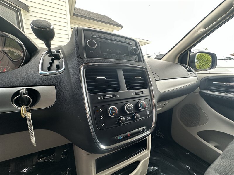 Used 2016 Dodge Grand Caravan SE w/ Quick Order Package 29E SE FWD image 28