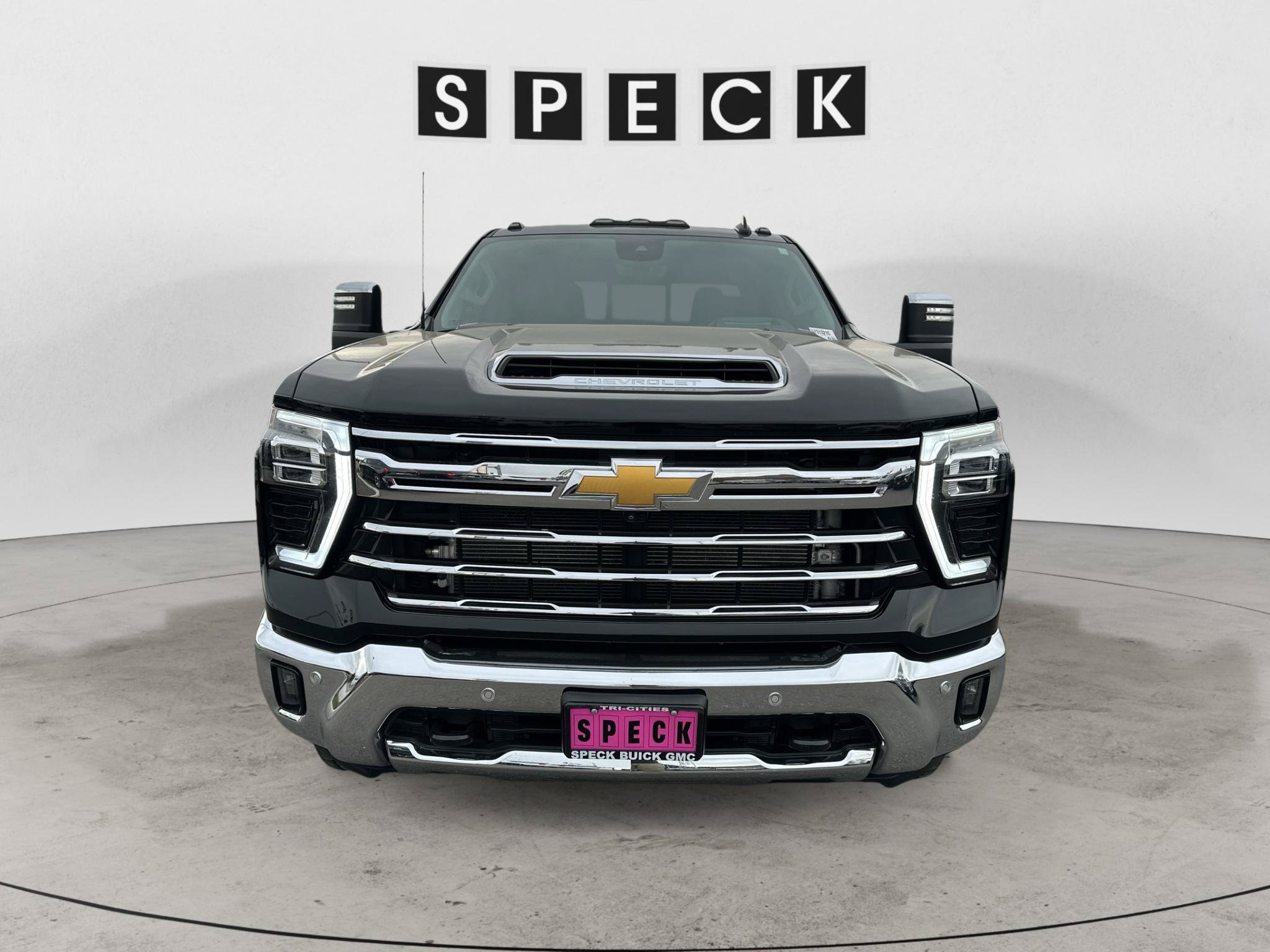 Used 2024 Chevrolet Silverado 3500 LTZ w/ LTZ Plus Package AWD/4WD image 8
