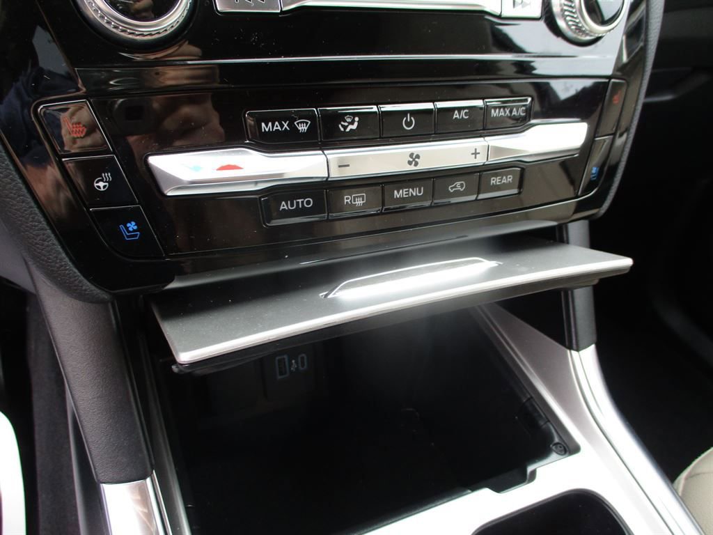 Used 2021 Ford Explorer Limited w/ Hybrid Equipment Group 310A image 16