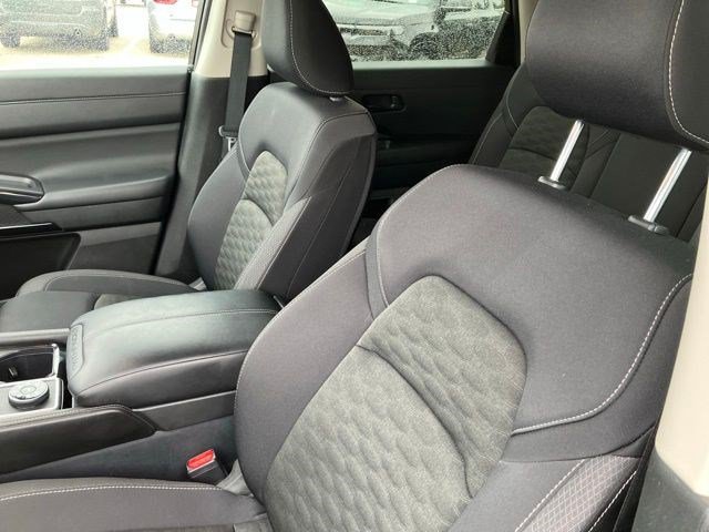 Used 2024 Nissan Pathfinder SV AWD/4WD image 13