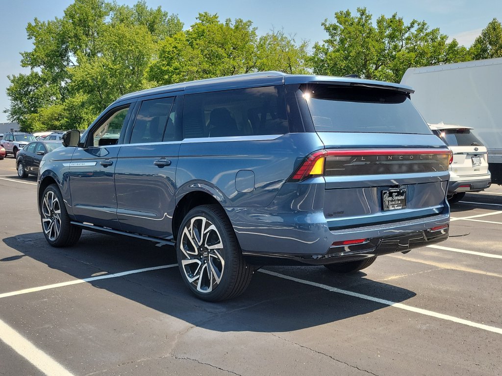 New 2027 Lincoln Navigator L Reserve AWD/4WD image 6