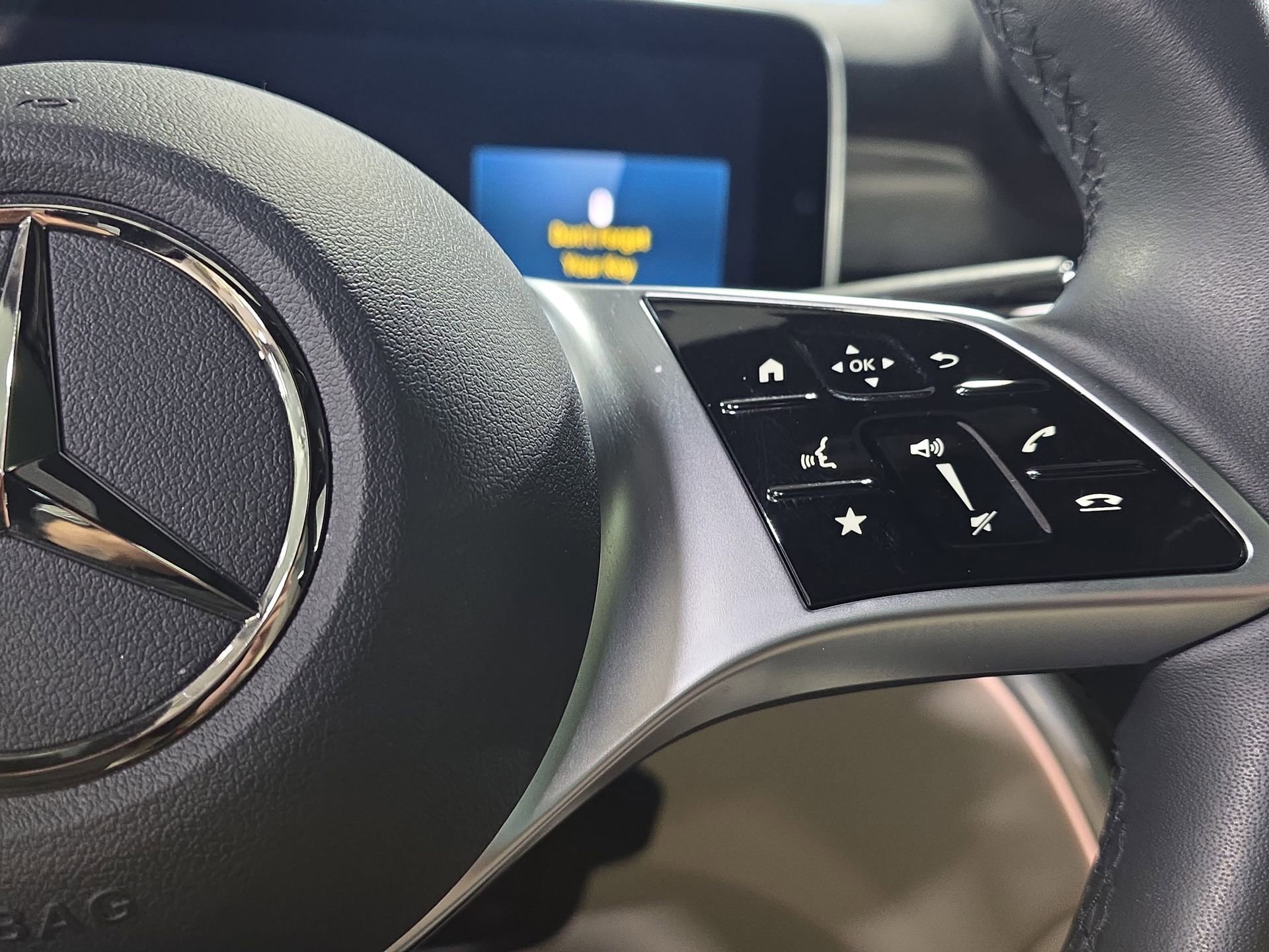 Used 2025 Mercedes-Benz GLC 300 4MATIC image 18