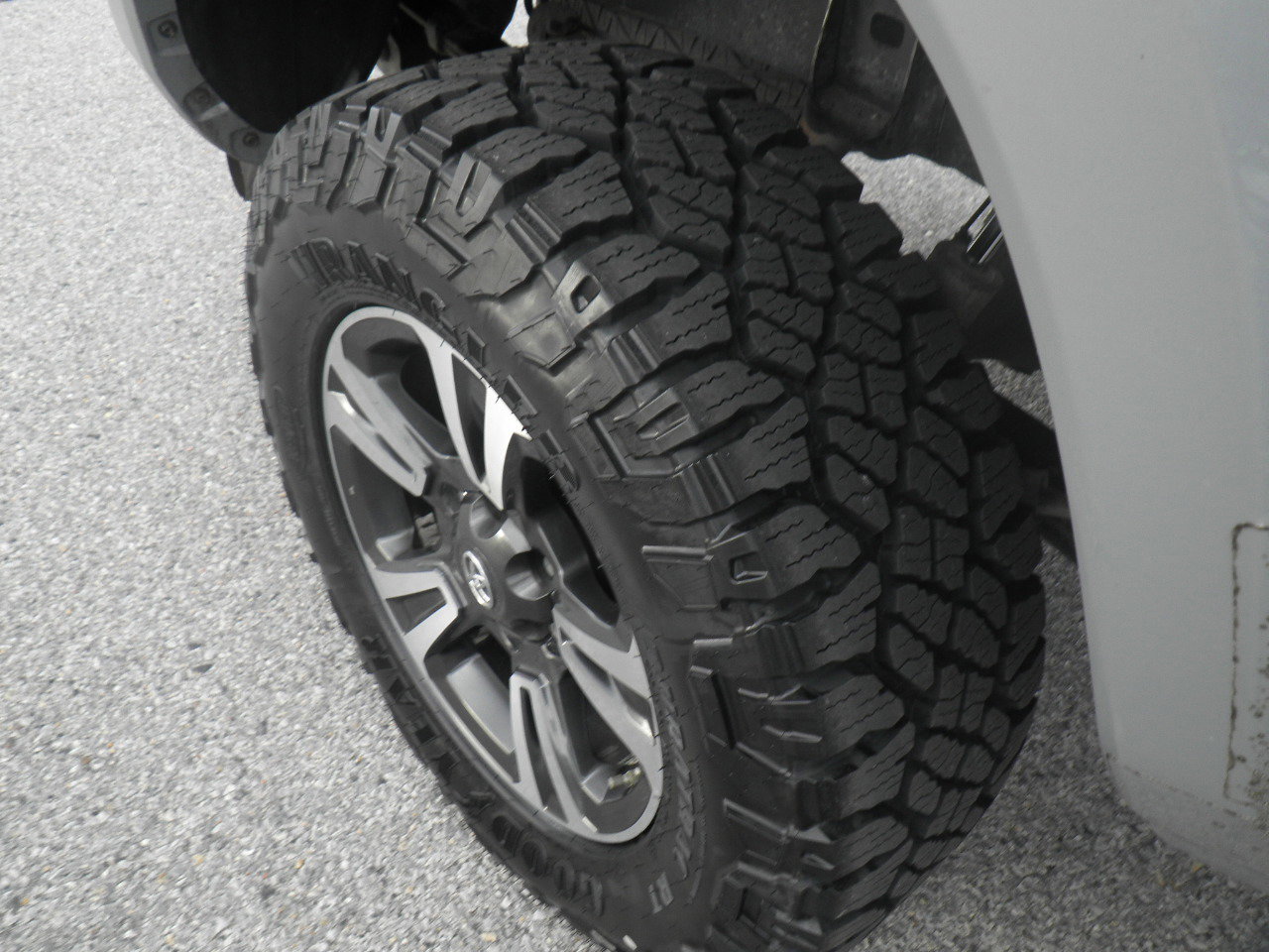 Used 2018 Toyota Tacoma TRD Sport image 11