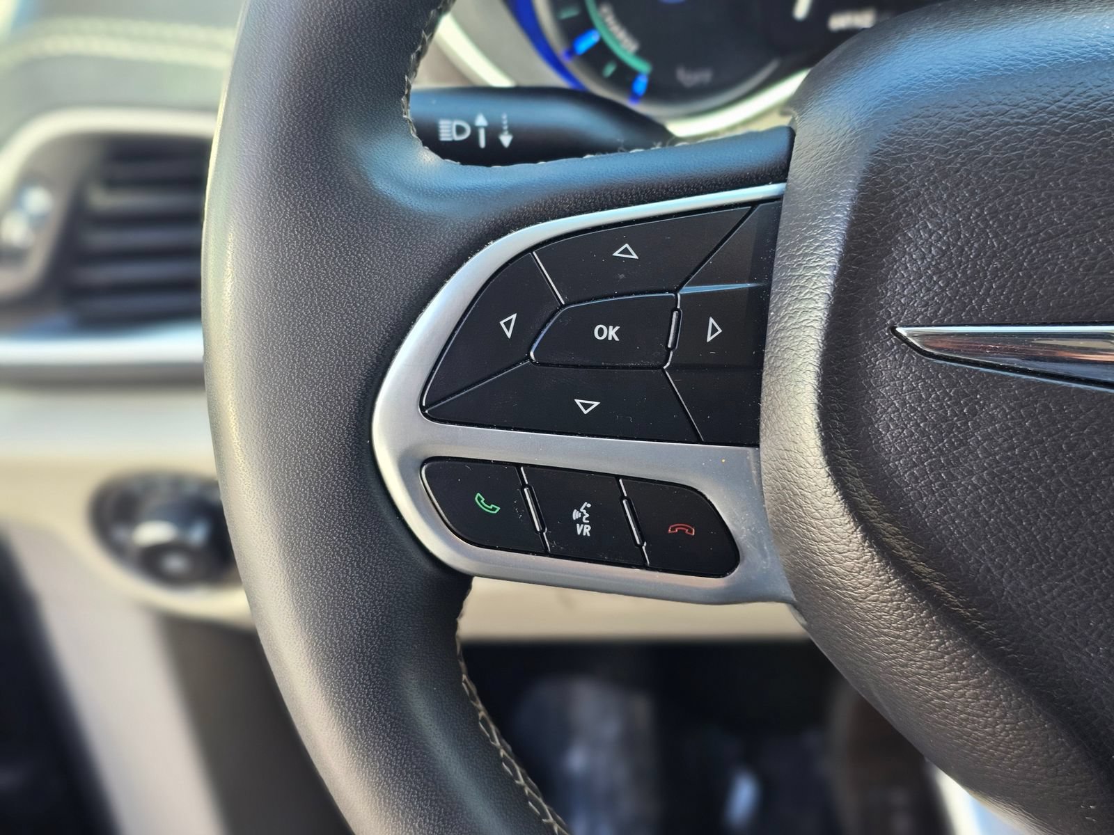 Used 2024 Chrysler Pacifica Limited FWD image 18