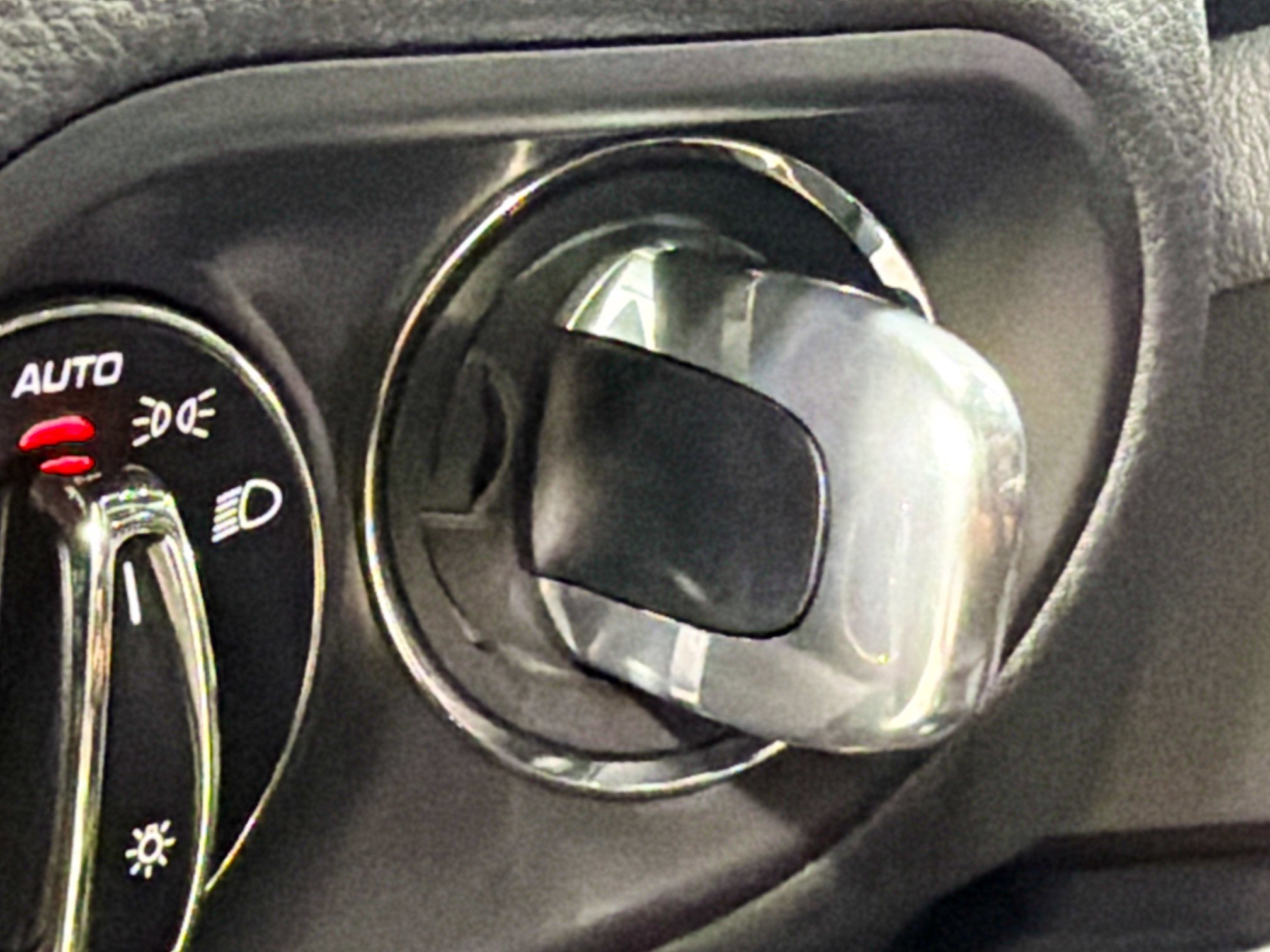 Used 2025 Porsche Macan image 34