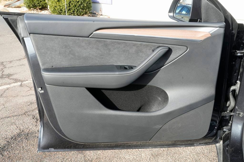 Used 2025 Tesla Model Y Long Range image 19
