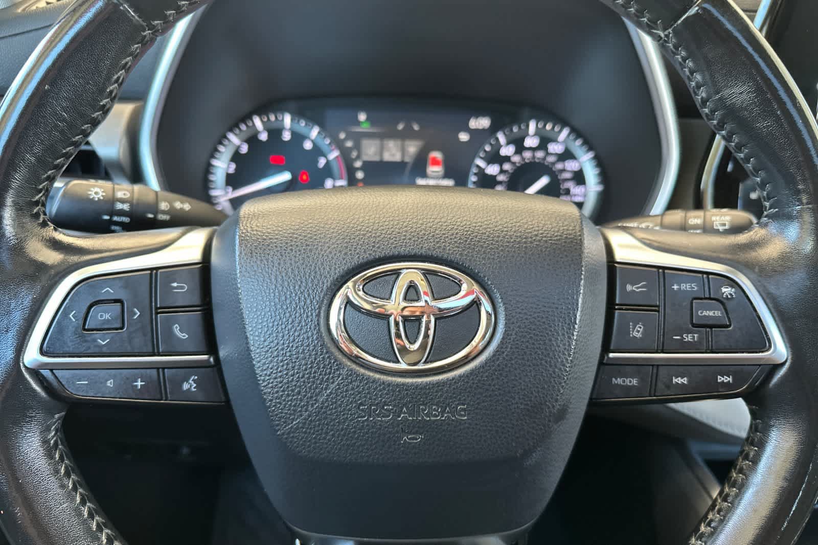 Used 2021 Toyota Highlander XLE AWD/4WD image 26