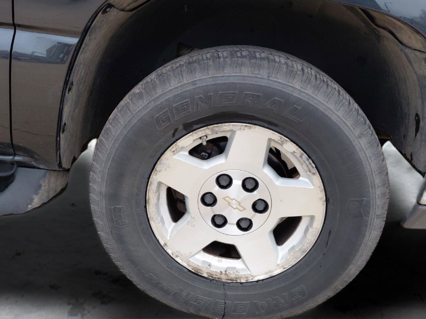 Used 2004 Chevrolet Suburban LT w/ Preferred Equipment Group image 10