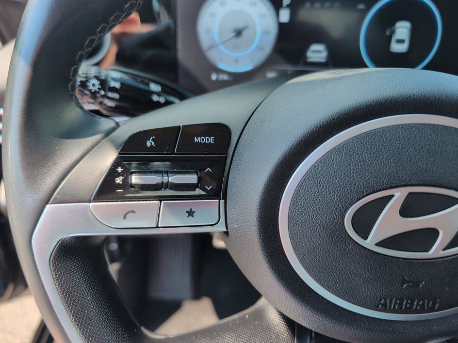 Used 2025 Hyundai Elantra Limited FWD image 19