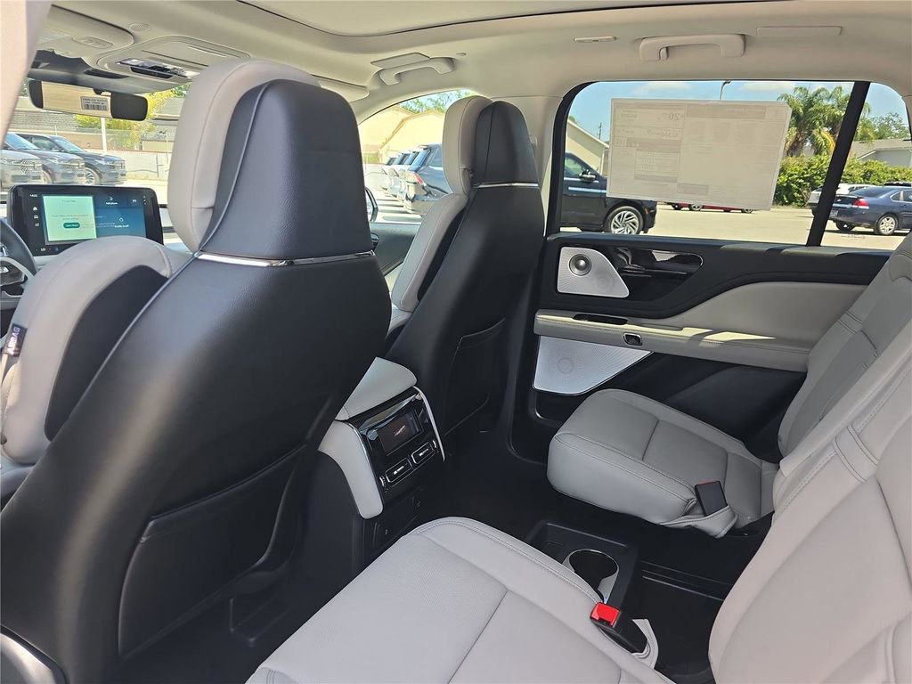New 2026 Lincoln Aviator Reserve image 11