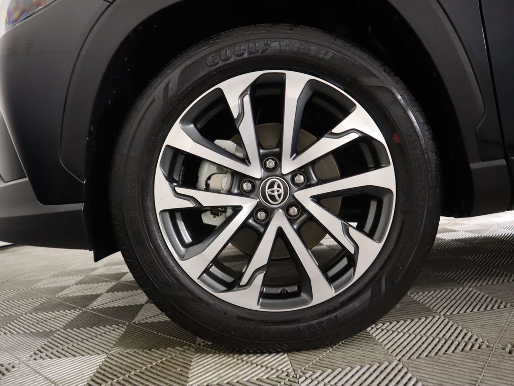 Used 2023 Toyota Corolla Cross XLE image 30