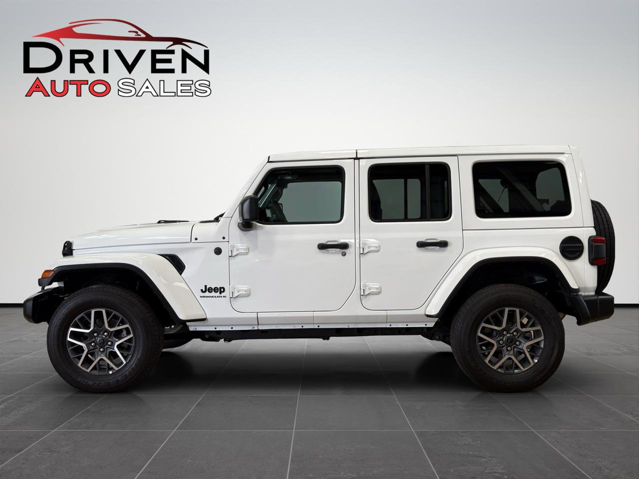 Used 2025 Jeep Wrangler Unlimited Sahara AWD/4WD image 1