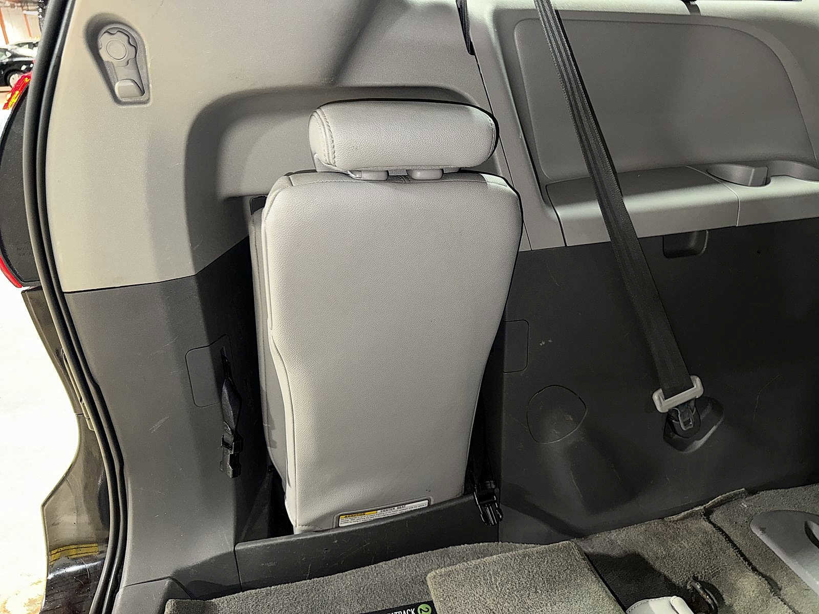 Used 2018 Toyota Sienna XLE w/ XLE Navigation Package image 28