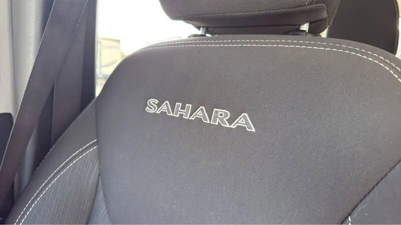 Used 2018 Jeep Wrangler Unlimited Sahara w/ Connectivity Group image 22