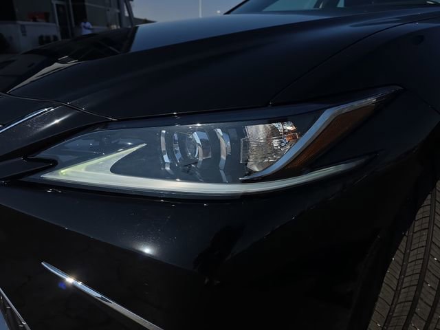 Certified 2025 Lexus ES 300h w/ Premium Package image 31