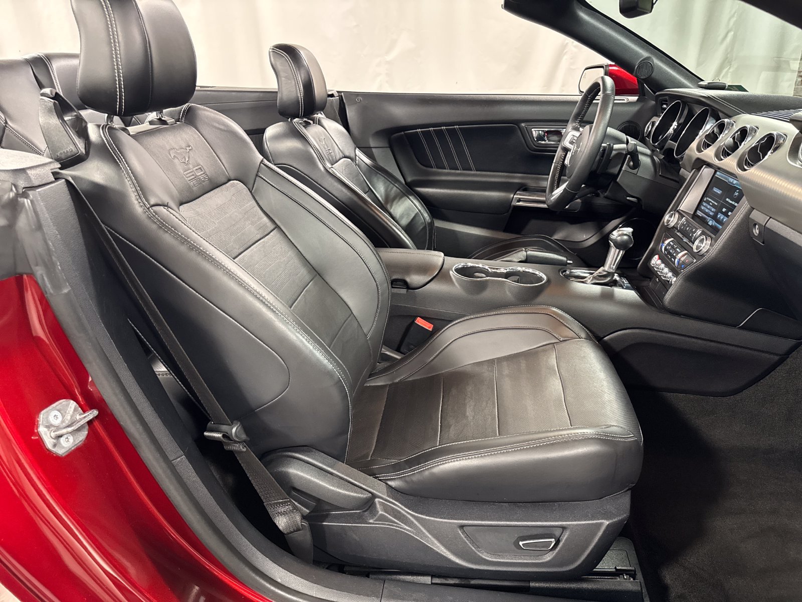 Used 2015 Ford Mustang Convertible RWD image 22