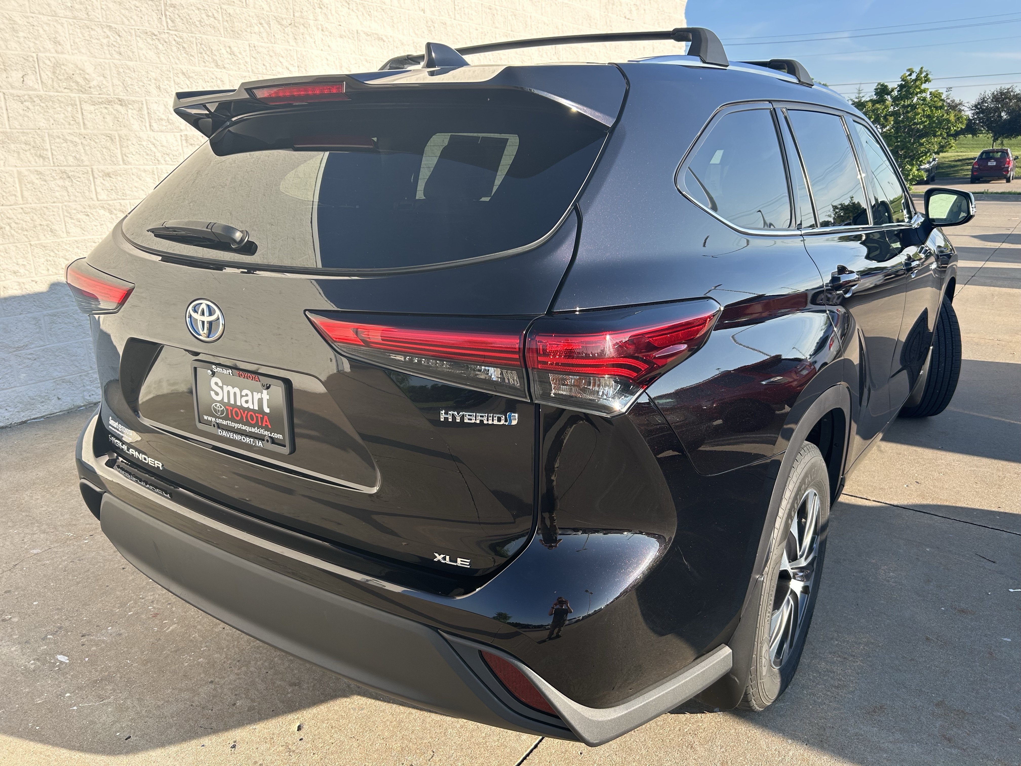 Used 2021 Toyota Highlander XLE AWD/4WD image 6