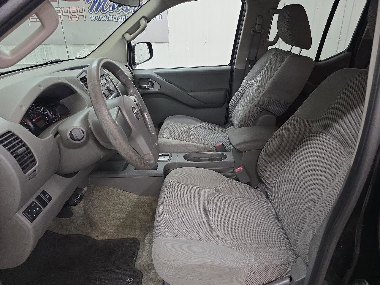 Used 2012 Nissan Frontier SV image 22