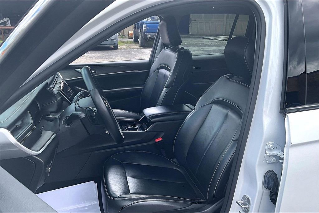 Used 2022 Jeep Grand Cherokee Limited image 23