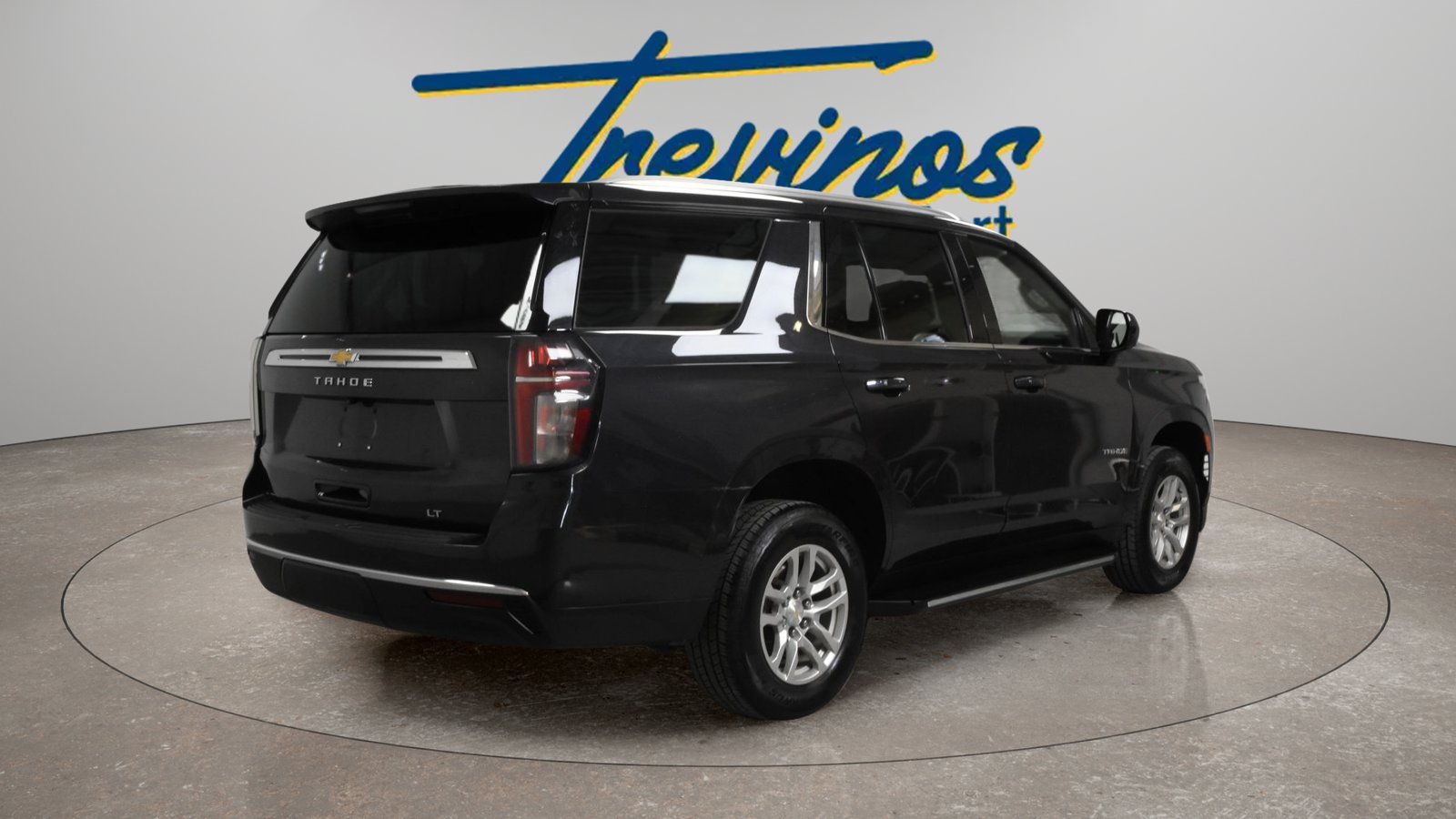 Used 2024 Chevrolet Tahoe LT RWD image 2