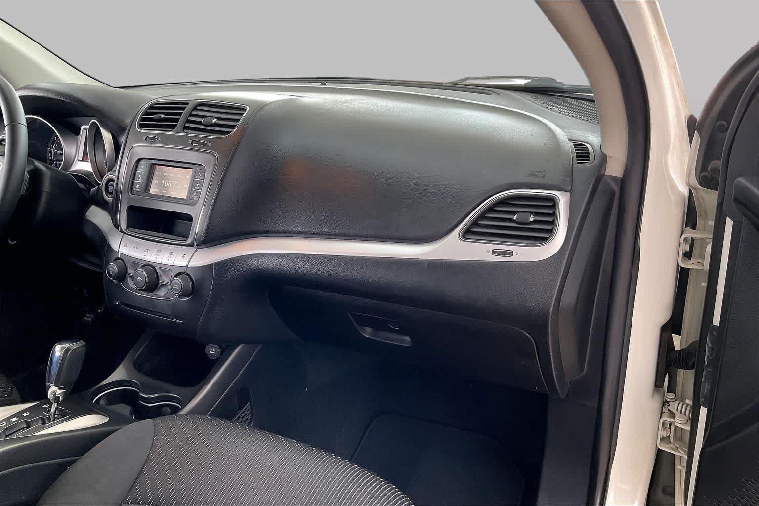 Used 2018 Dodge Journey SE w/ Popular Equipment Group FWD image 18