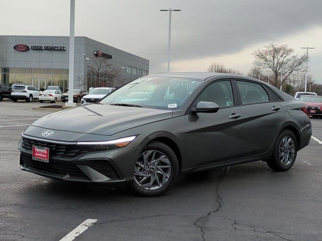 Used 2024 Hyundai Elantra SEL video 2