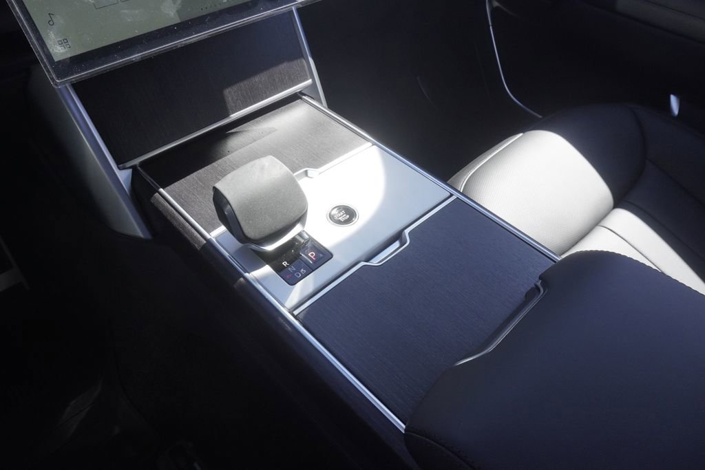 New 2026 Land Rover Range Rover SE image 14