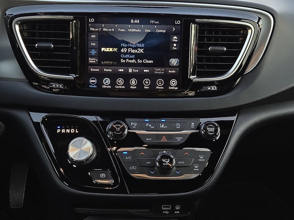Used 2019 Chrysler Pacifica Touring-L Plus w/ Advanced Safetytec Group FWD image 12