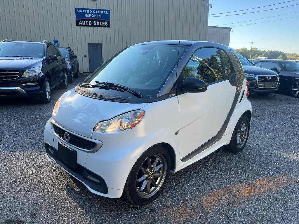 Used 2014 smart fortwo passion RWD image 1
