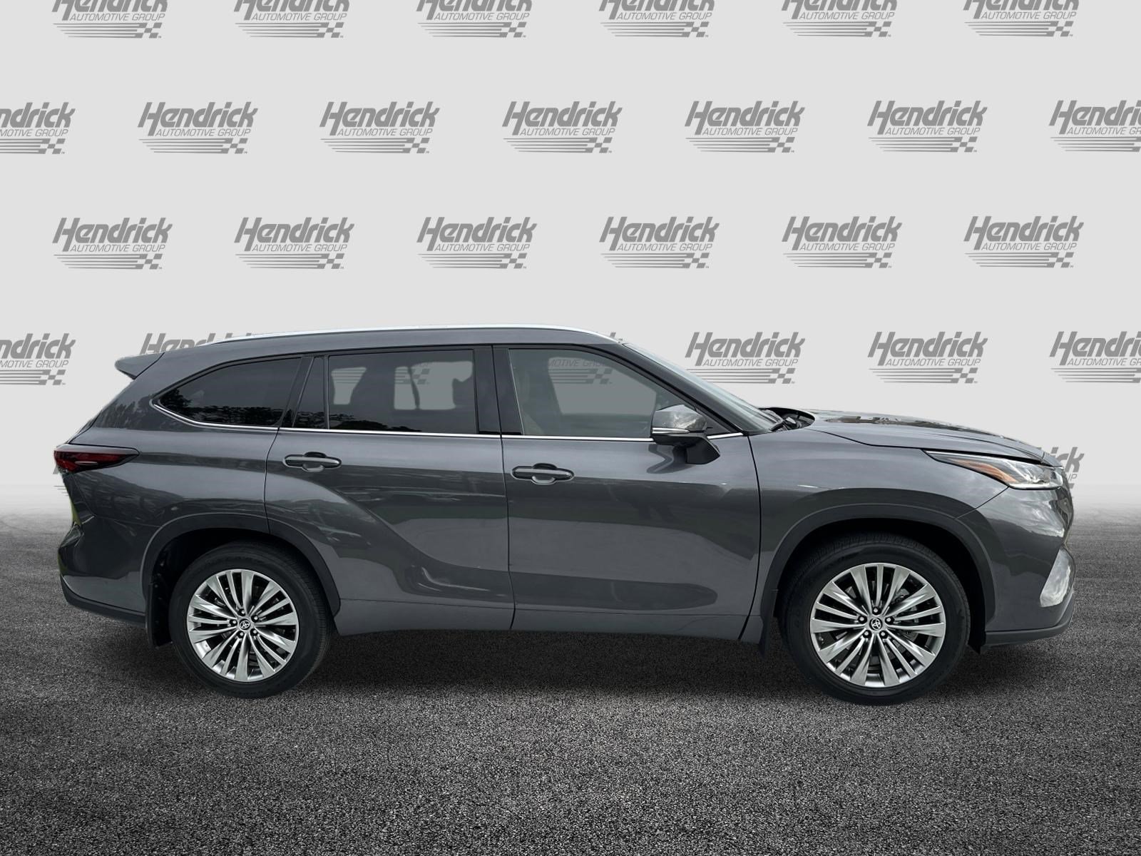 Used 2024 Toyota Highlander Platinum image 11