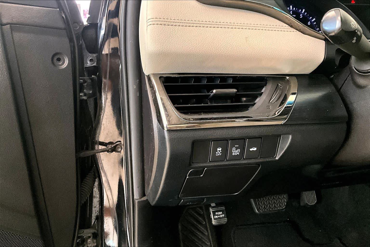 Used 2016 Toyota Avalon Touring FWD image 30