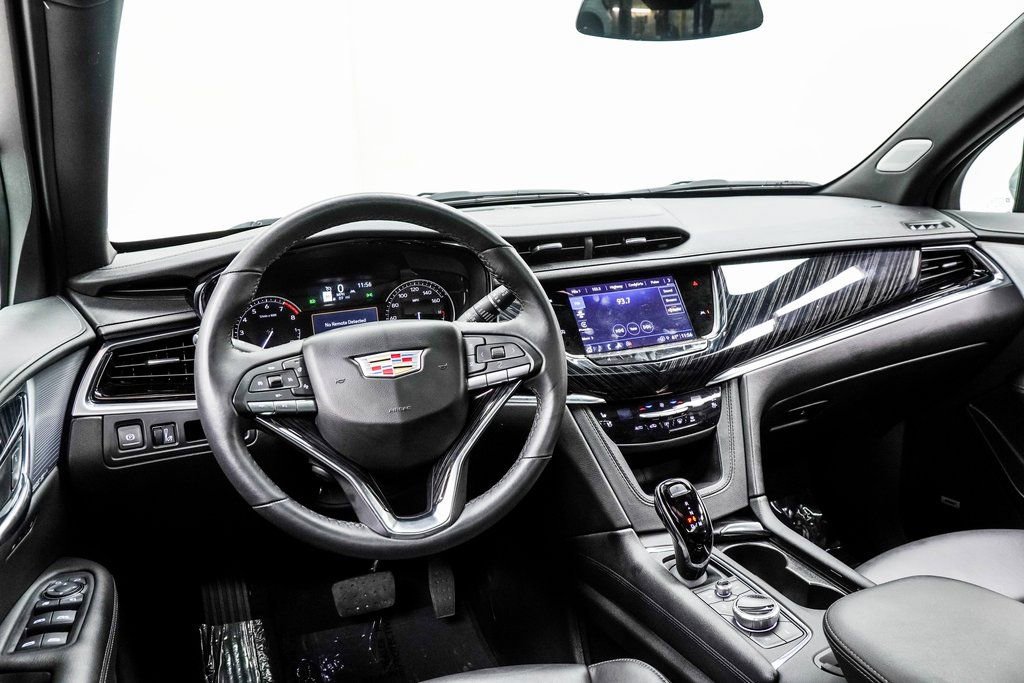 Used 2025 Cadillac XT6 Premium Luxury image 5