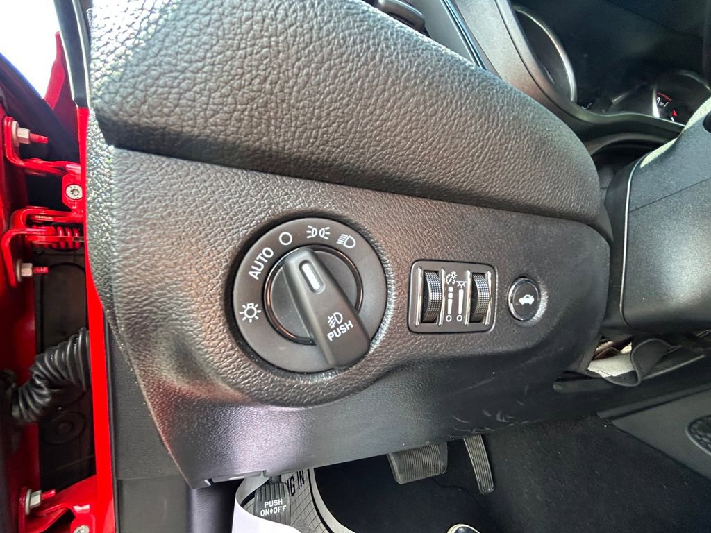 Used 2022 Dodge Challenger R/T RWD image 19