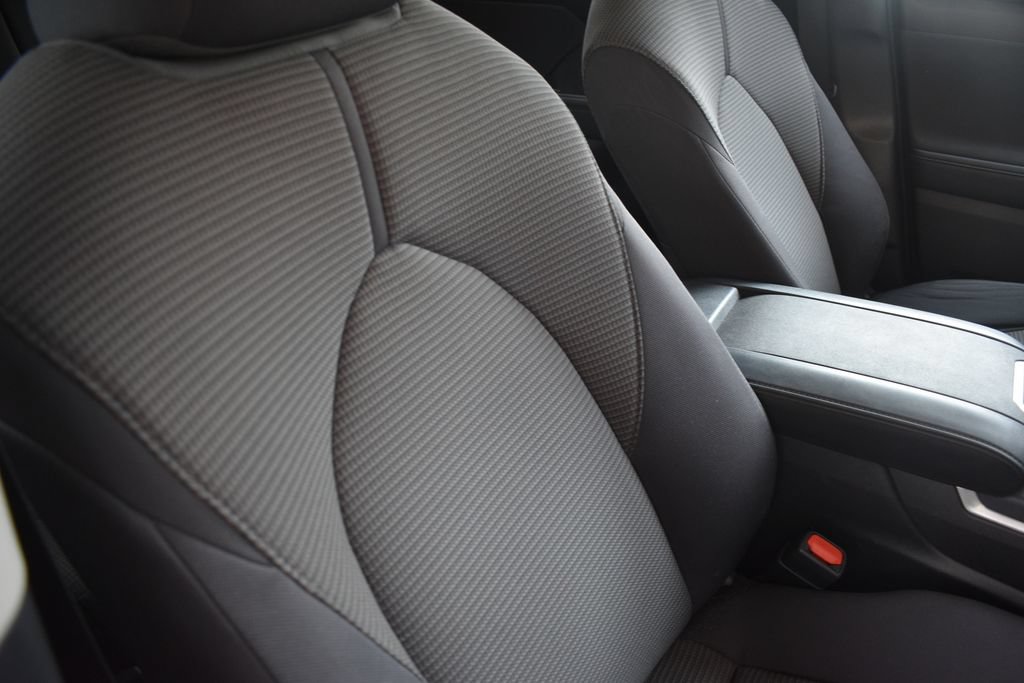 Used 2025 Toyota Highlander LE FWD image 22