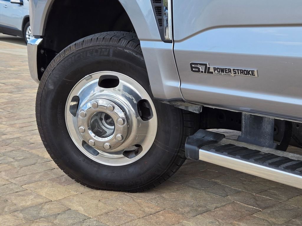 Used 2024 Ford F350 Lariat image 31