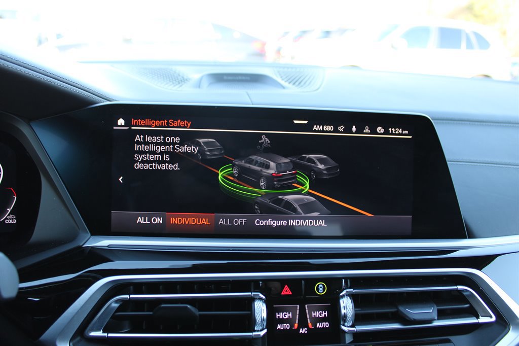 Used 2021 BMW X7 M50i w/ Dynamic Handling Package image 28