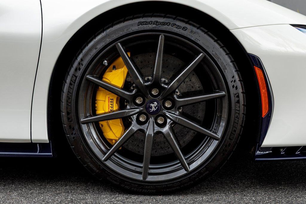 Used 2022 Ferrari SF90 Spider image 15