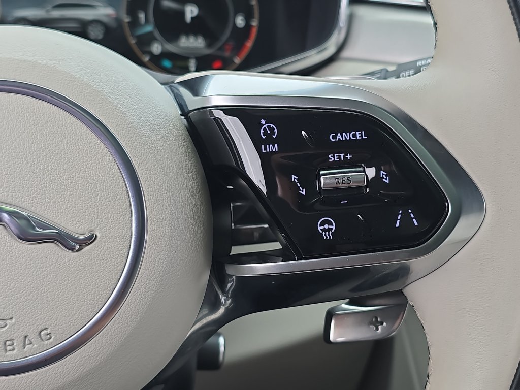 Certified 2025 Jaguar F-PACE R-Dynamic S AWD/4WD image 18