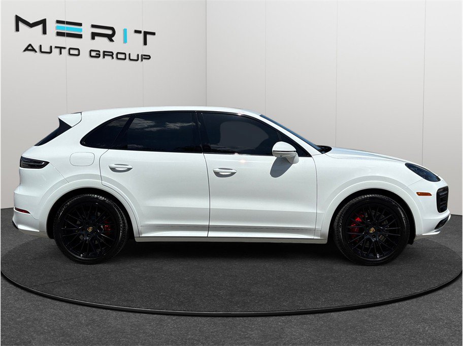 Used 2021 Porsche Cayenne GTS w/ Premium Package image 10