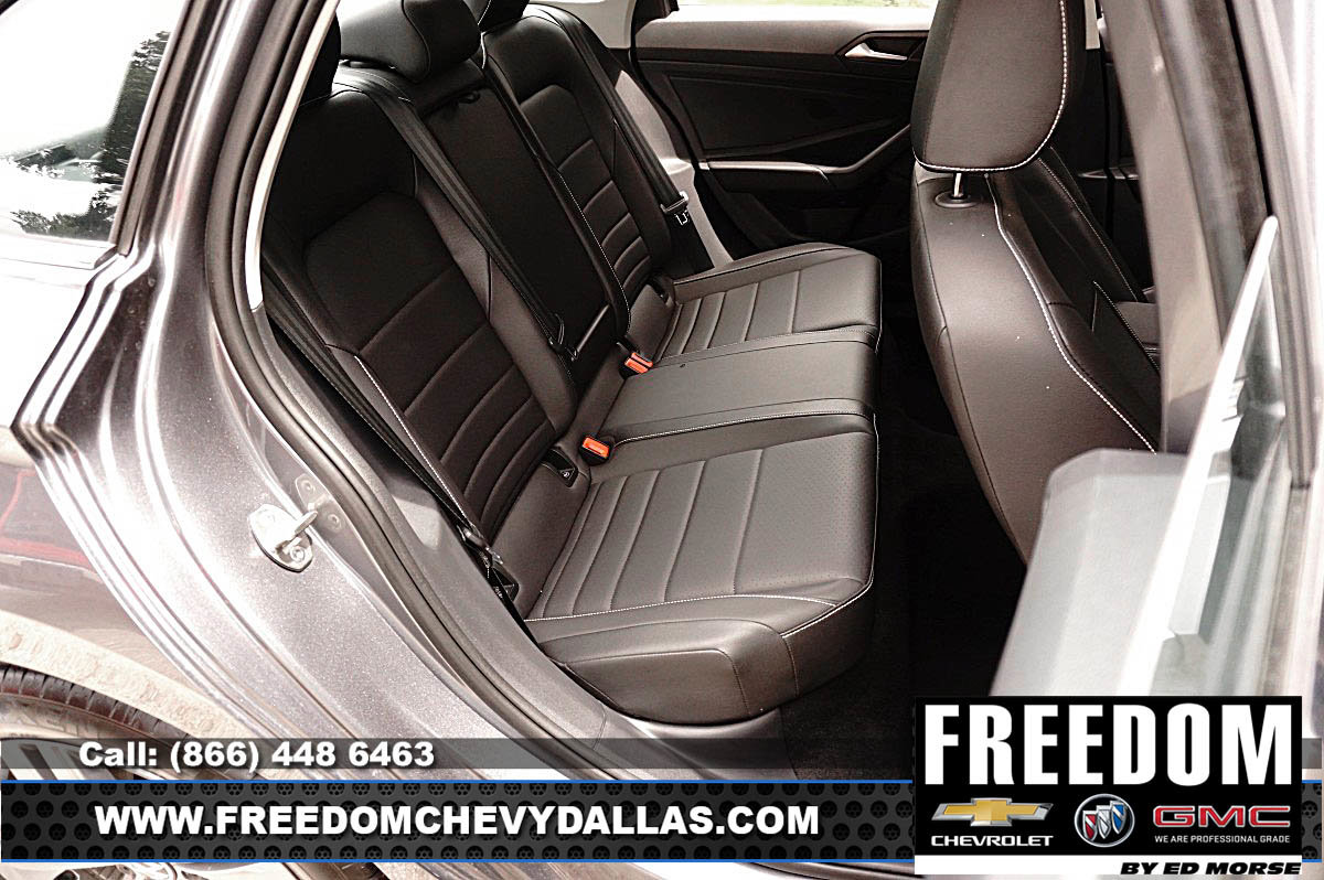 Used 2024 Volkswagen Jetta SE FWD image 12